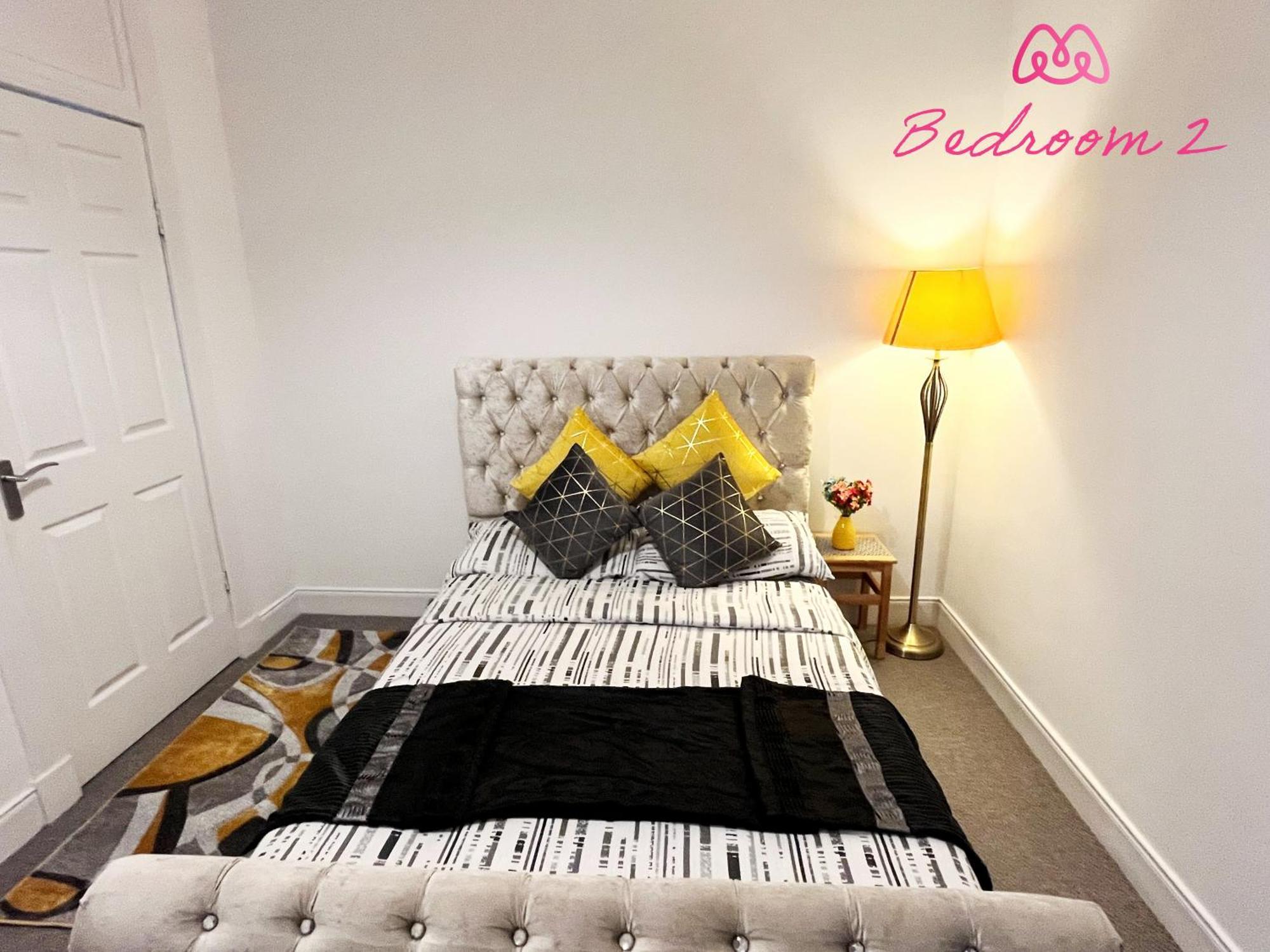 2 Bedrooms Entire Apartment Self Check In Kelty Exterior photo