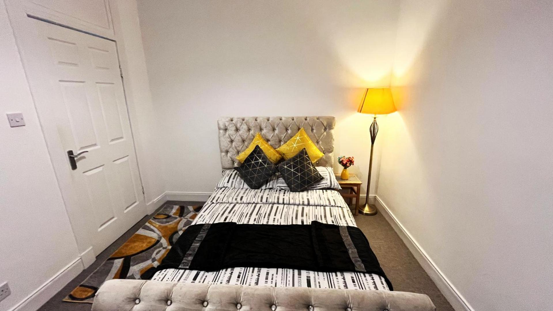2 Bedrooms Entire Apartment Self Check In Kelty Exterior photo